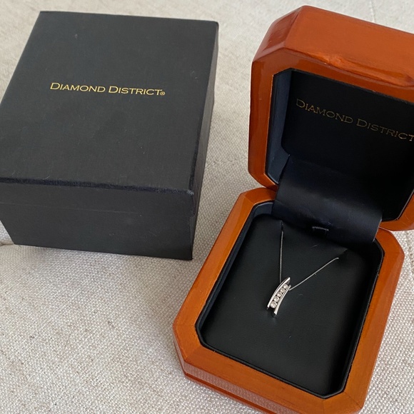 diamond district Jewelry - Diamond District 5 Diamond White Gold 20" Necklace